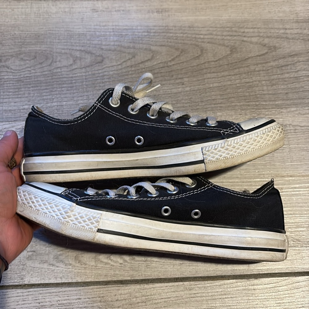 Converse Black and White Chuck Taylor Sneakers women 7.5 / men 5.5 - Picture 10 of 11